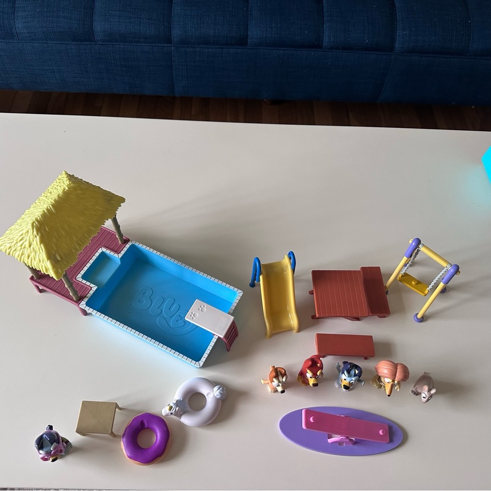 Bluey Pool Time Fun and Deluxe Park Themed Doll Playset Playground Sets